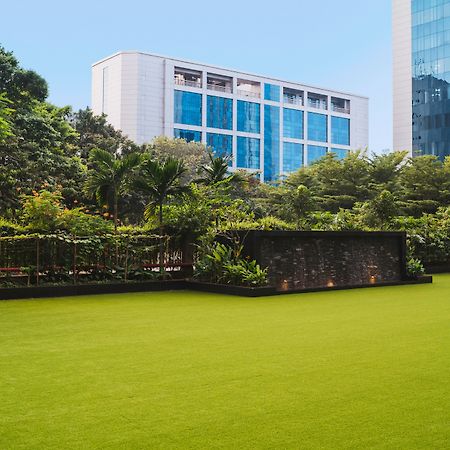 Sofitel Mumbai Bkc Hotel Luaran gambar The lawn at the Taj Mahal Palace