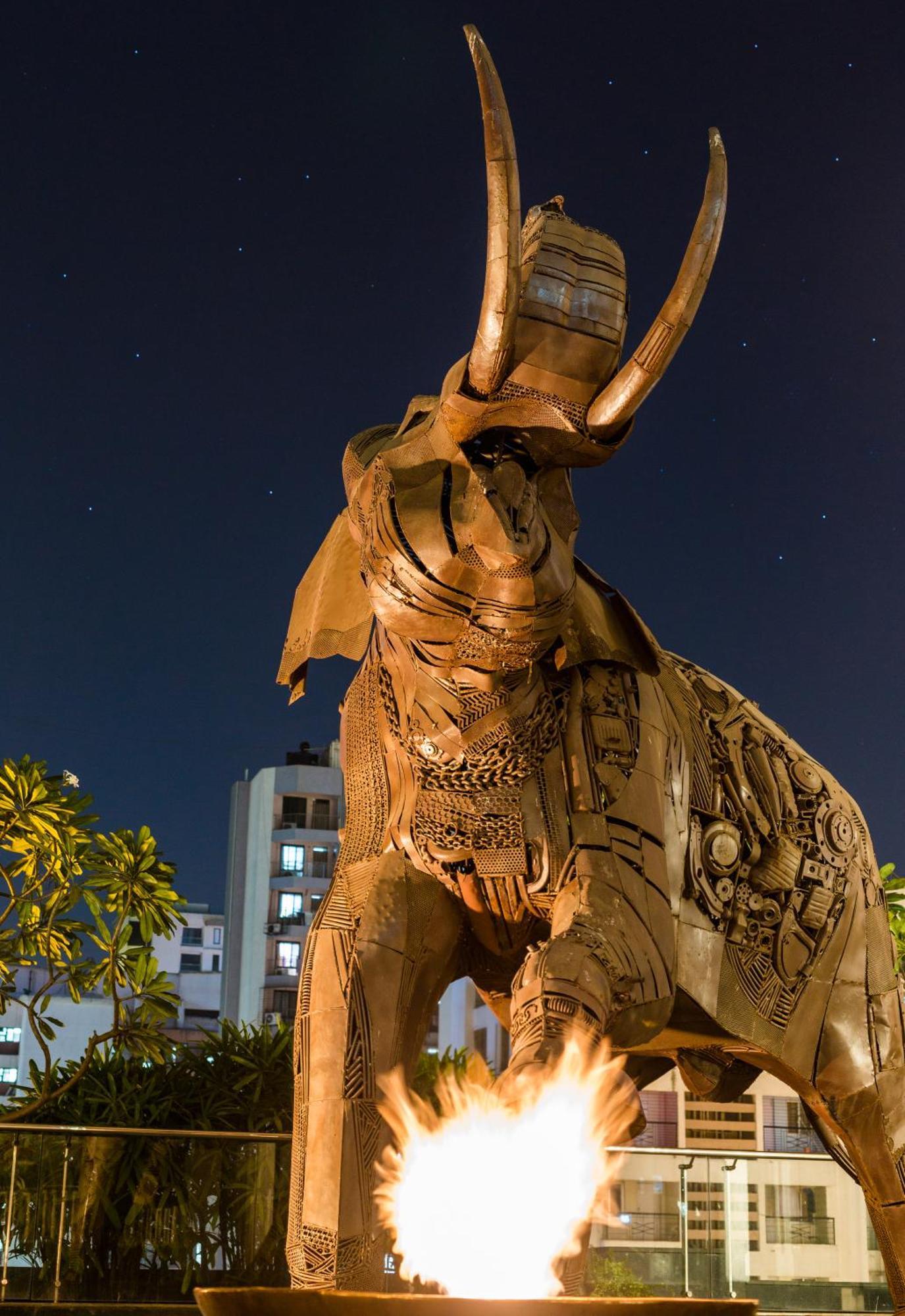 Sofitel Mumbai Bkc Hotel Luaran gambar The Elephant's Head