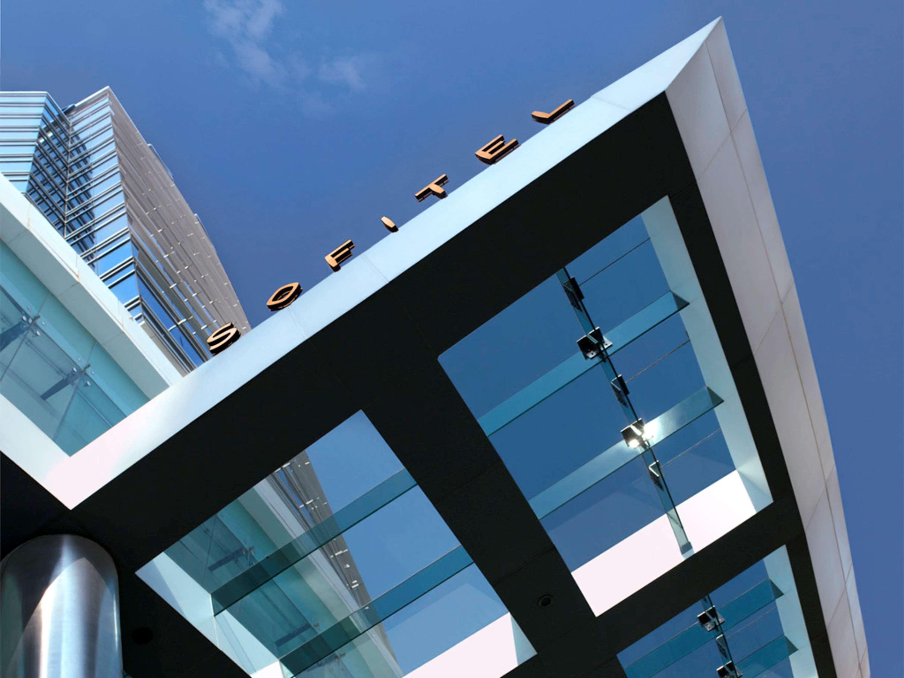 Sofitel Mumbai Bkc Hotel Luaran gambar The exterior of the hotel