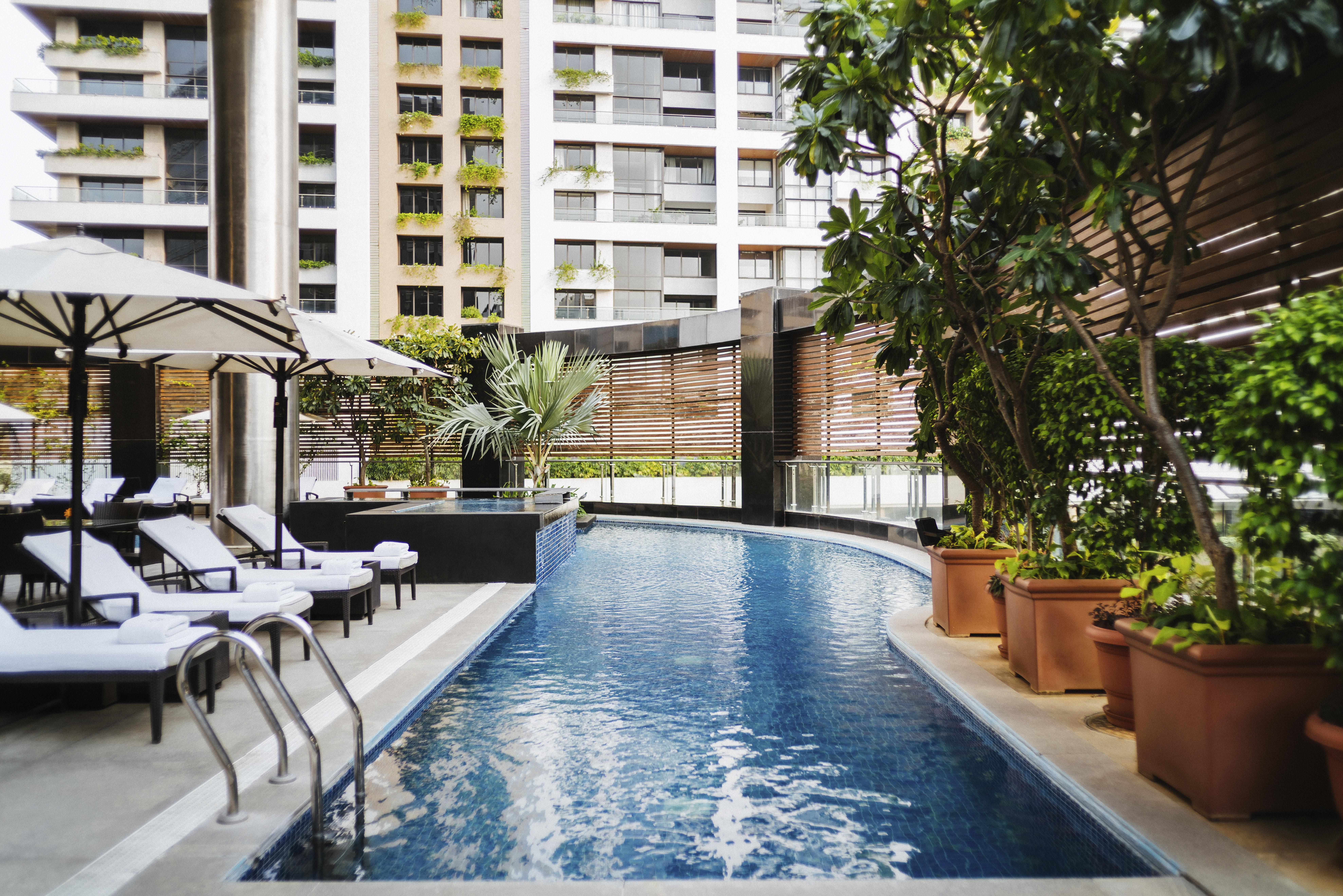 Sofitel Mumbai Bkc Hotel Luaran gambar The swimming pool at the hotel