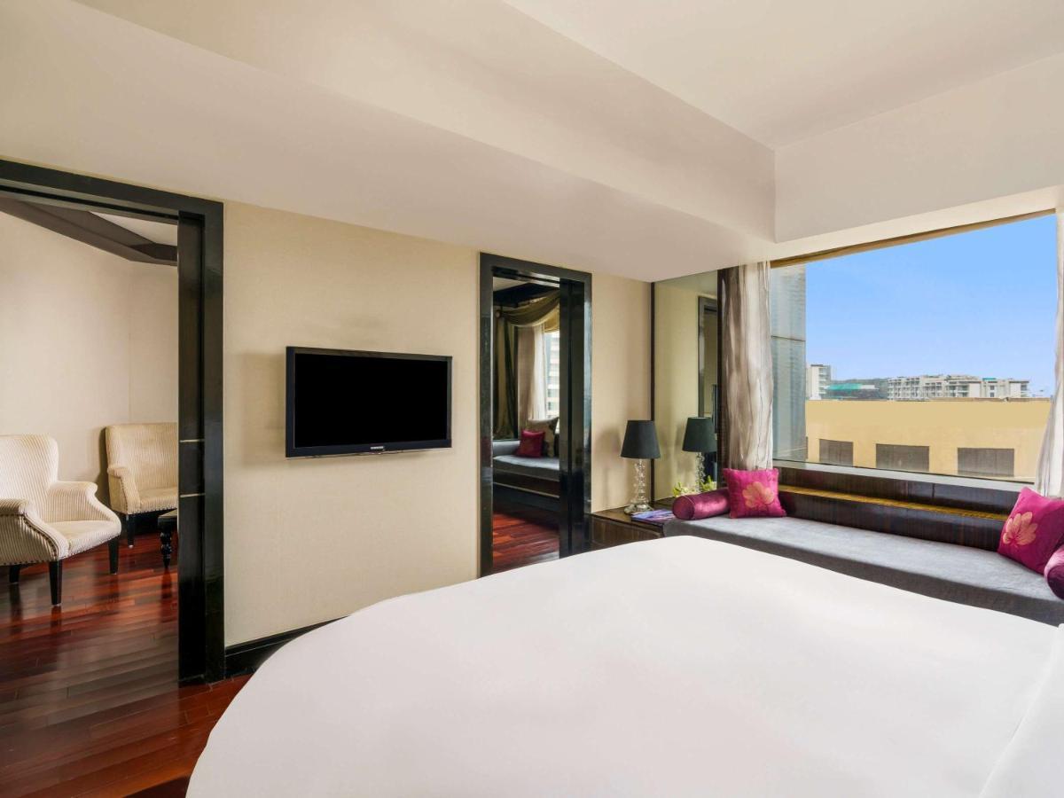 Sofitel Mumbai Bkc Hotel Luaran gambar A suite at the hotel