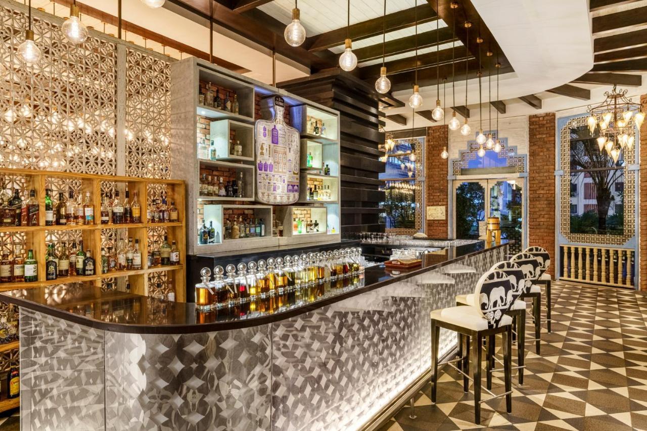 Sofitel Mumbai Bkc Hotel Luaran gambar The bar at the hotel