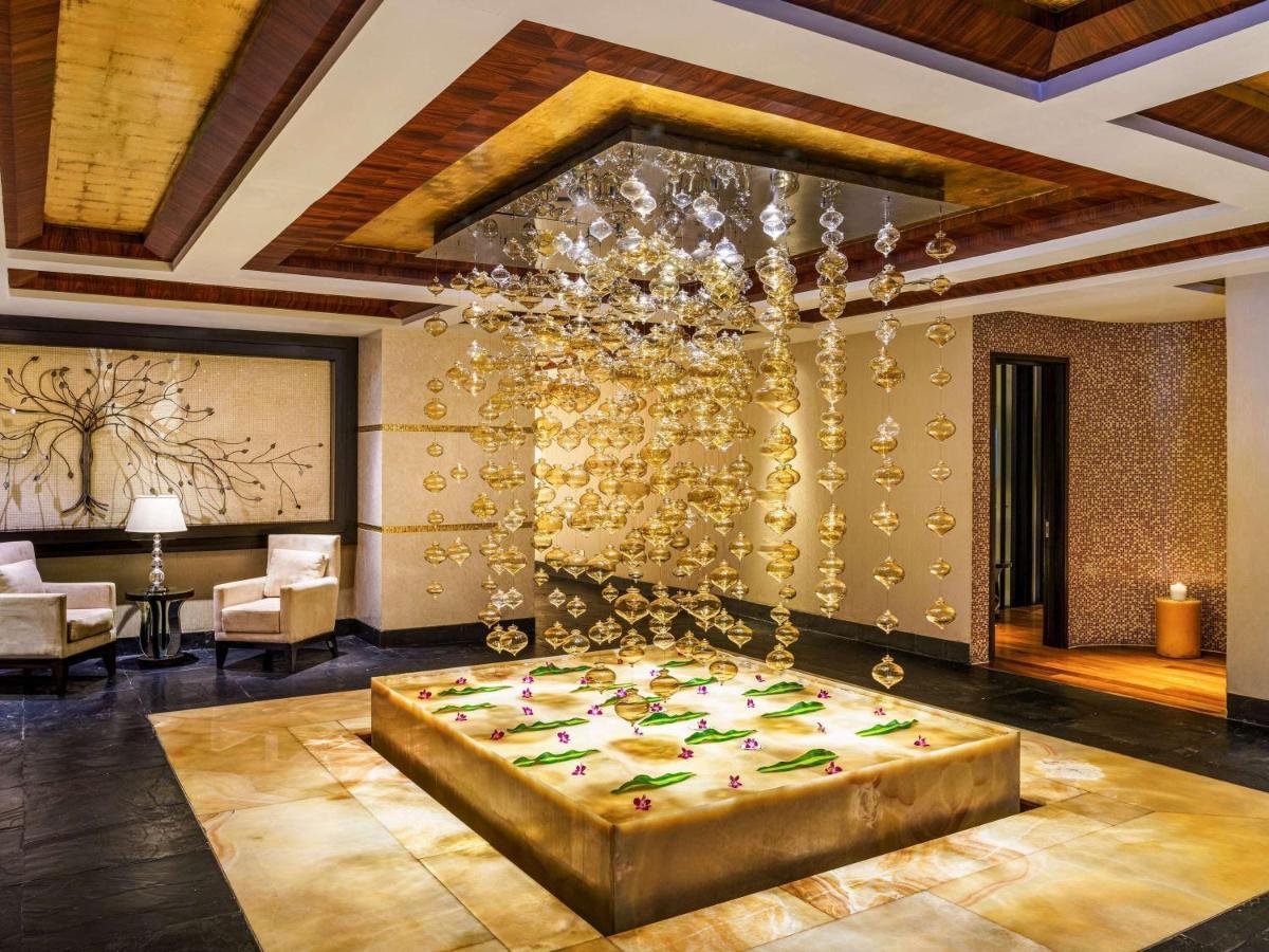 Sofitel Mumbai Bkc Hotel Luaran gambar The lobby of the Ritz-Carlton, DIFC