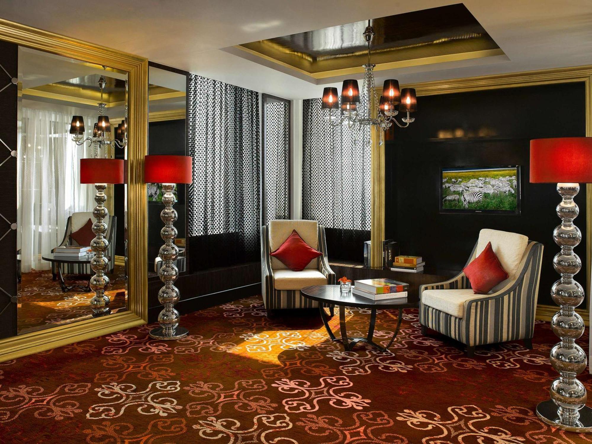 Sofitel Mumbai Bkc Hotel Luaran gambar The interior of a suite at the hotel
