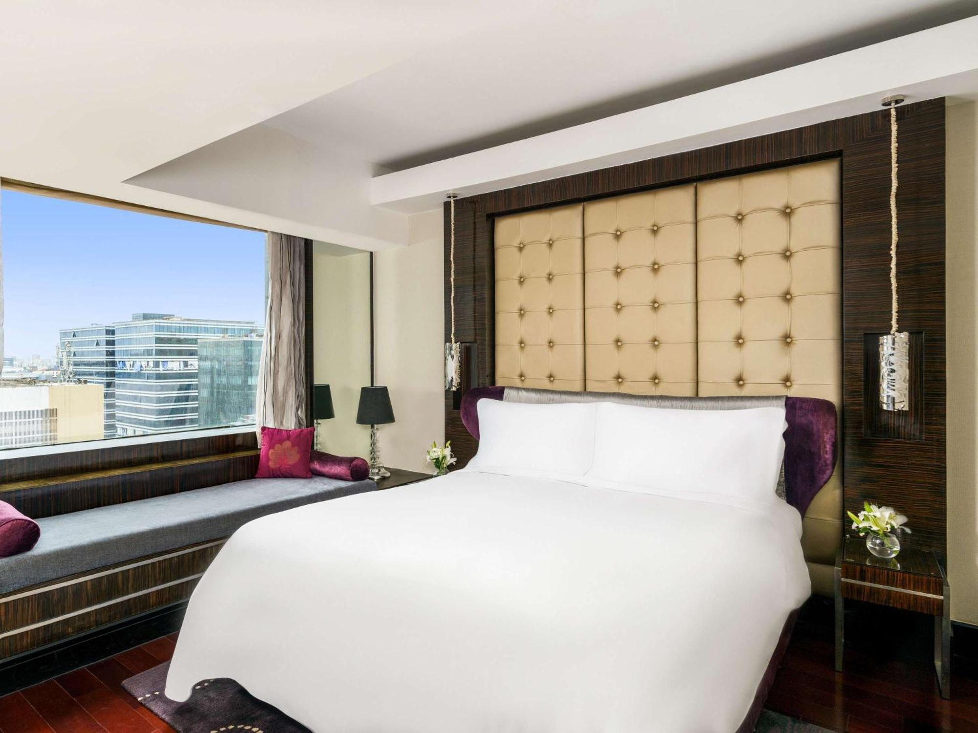 Sofitel Mumbai Bkc Hotel Luaran gambar A bedroom at the hotel