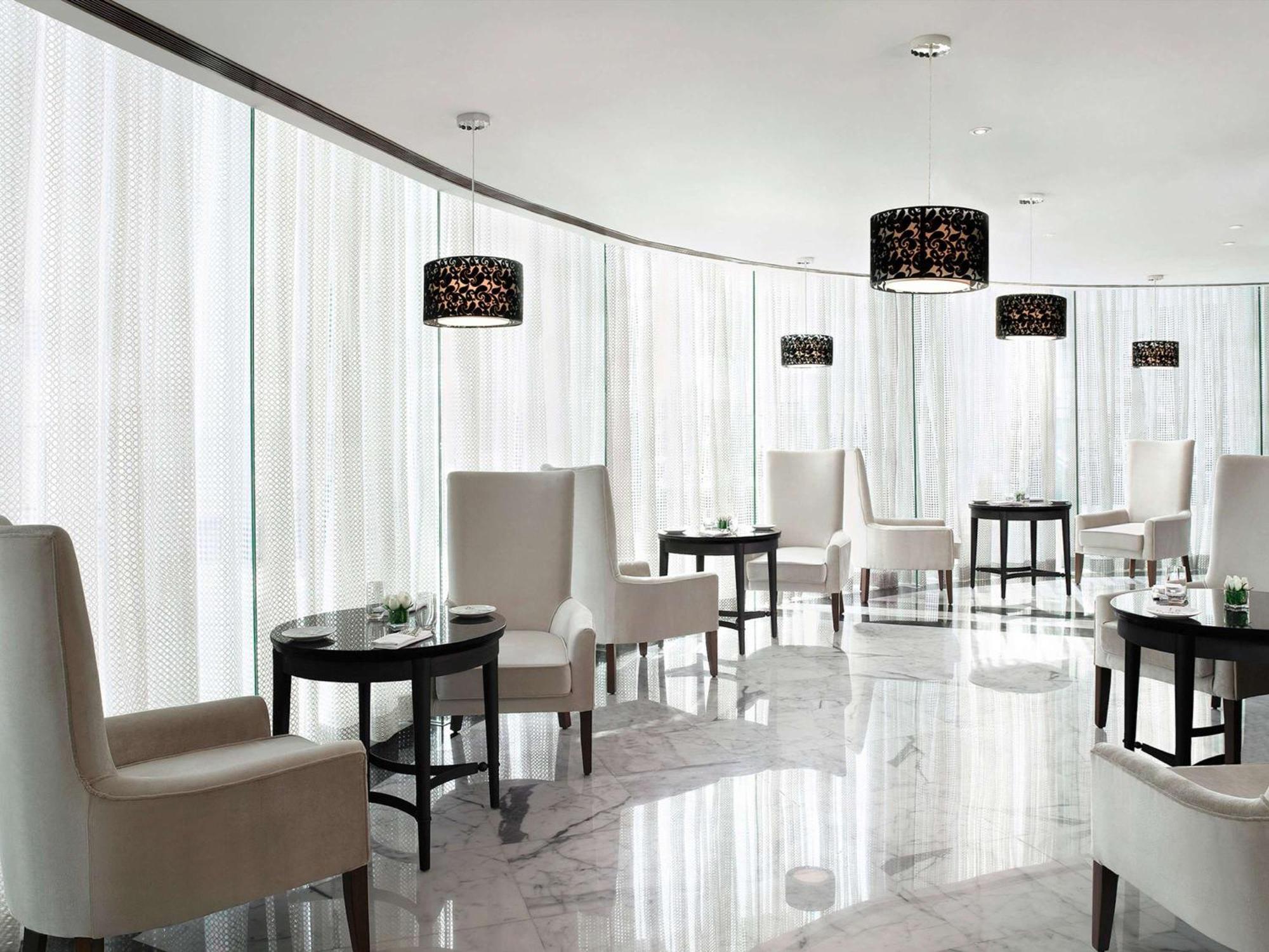 Sofitel Mumbai Bkc Hotel Luaran gambar The Lounge at the airport